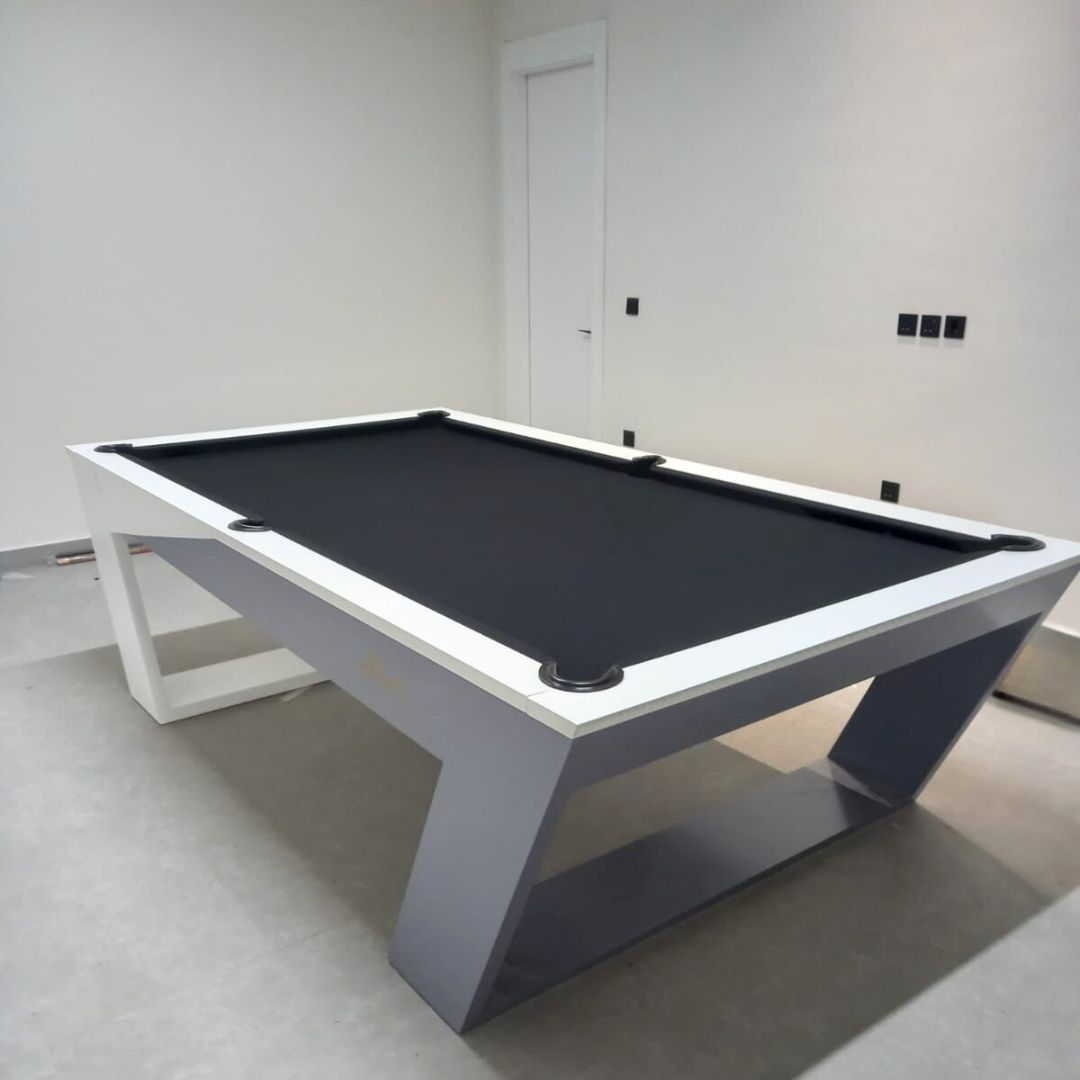 Luxury pool table