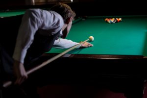 A Heavy Cue Stick Or A Light One –  Which Should I Buy?